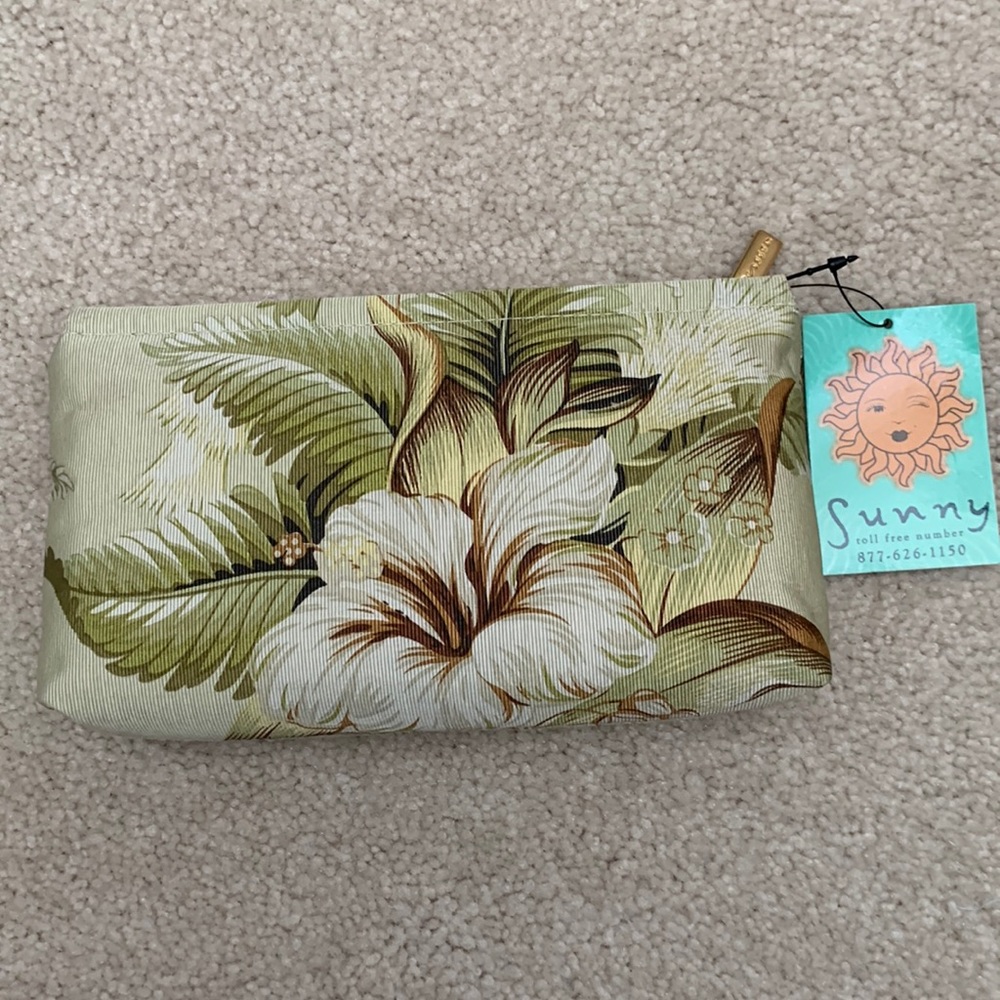 SUNNY HAWAII Cream Hawaiian Floral Printed Clutch